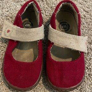 Livie and Luca size 7